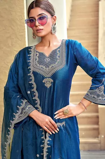 Ethnic motifs yoke design thread work straight kurta & trouser with dupatta