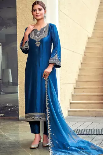 Ethnic motifs yoke design thread work straight kurta & trouser with dupatta