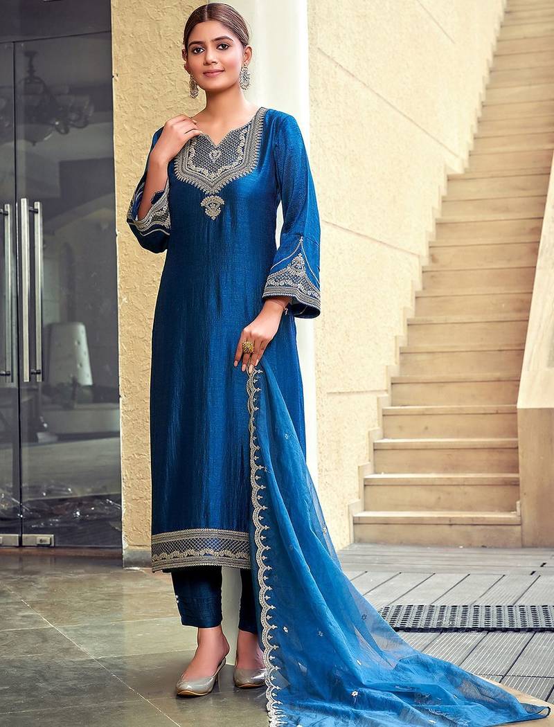 Ethnic motifs yoke design thread work straight kurta & trouser with dupatta