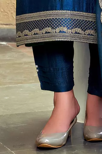 Ethnic motifs yoke design thread work straight kurta & trouser with dupatta