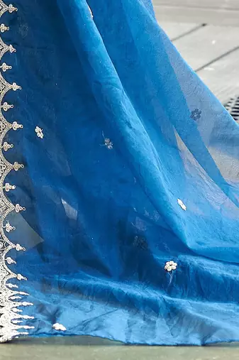 Ethnic motifs yoke design thread work straight kurta & trouser with dupatta