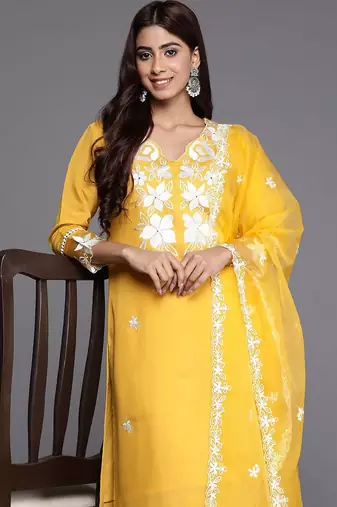 Women floral embroidered regular thread work kurta with trousers & dupatta