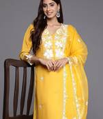 Women floral embroidered regular thread work kurta with trousers & dupatta