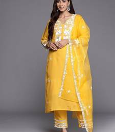 Women floral embroidered thread work kurta with trousers & dupatta