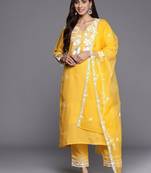 Women floral embroidered thread work kurta with trousers & dupatta
