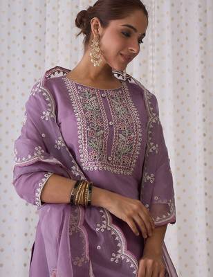 Women floral yoke design thread work kurta with trousers & dupatta 2