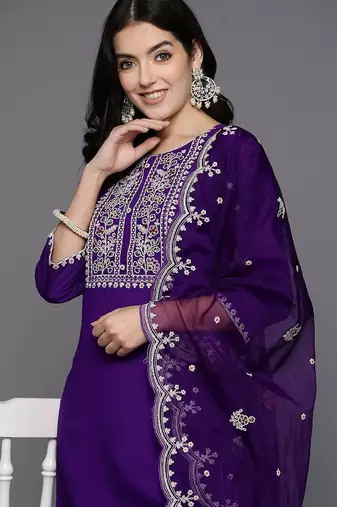 Women floral embroidered thread work kurta with trousers & with dupatta