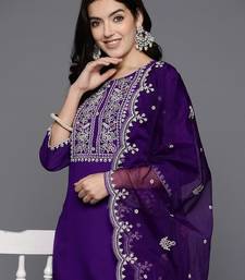 Women floral embroidered thread work kurta with trousers & with dupatta