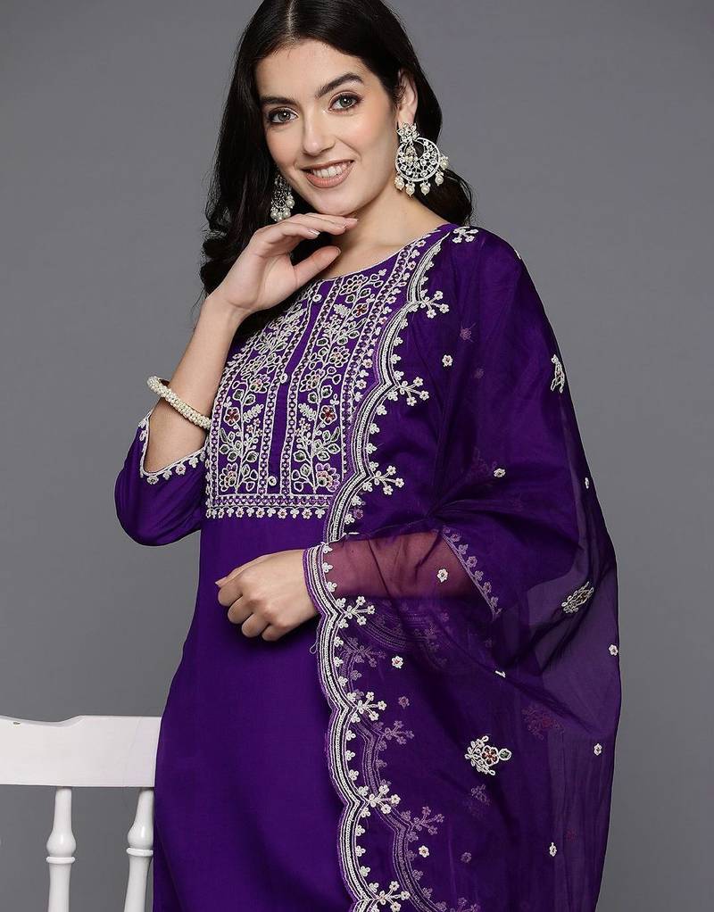 Women floral embroidered thread work kurta with trousers & with dupatta