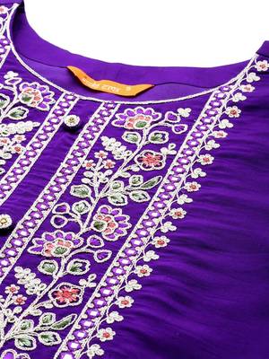 Women floral embroidered thread work kurta with trousers & with dupatta 3