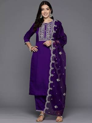 Women floral embroidered thread work kurta with trousers & with dupatta 1