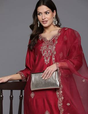 Women floral embroidered kurta with trousers & with dupatta 2