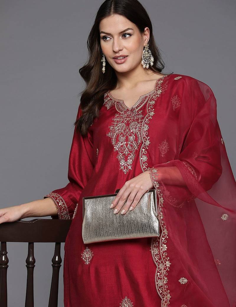 Women floral embroidered regular kurta with trousers & with dupatta