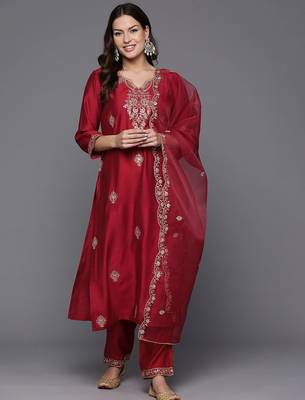 Women floral embroidered kurta with trousers & with dupatta 1