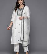 Women embroidered regular thread work kurta with trousers & dupatta