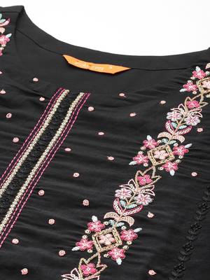 Women floral embroidered thread work kurta with trousers & with dupatta 2