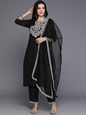 Women floral yoke design thread work kurta with trousers & dupatta 1