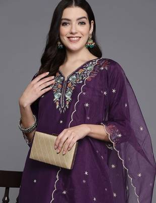 Women floral yoke design thread work kurta with trousers & dupatta 2