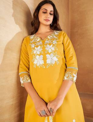 Floral embroidered v-neck thread work kurta with trousers & with dupatta 4