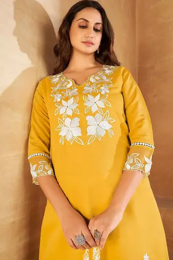 Floral embroidered v-neck regular thread work kurta with trousers & with dupatta