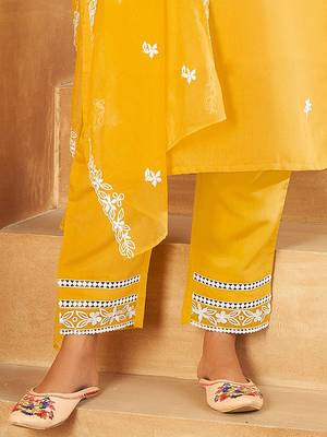 Floral embroidered v-neck thread work kurta with trousers & with dupatta 5