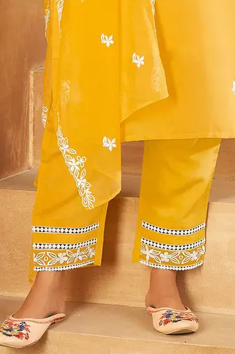 Floral embroidered v-neck regular thread work kurta with trousers & with dupatta