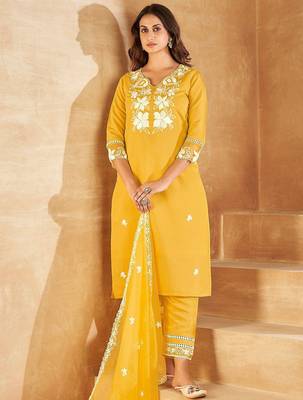 Floral embroidered v-neck thread work kurta with trousers & with dupatta 1