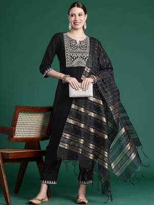 Yoke design zari liva kurta with trousers & dupatta 1