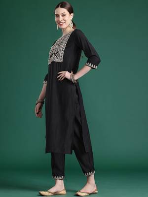 Yoke design zari liva kurta with trousers & dupatta 5