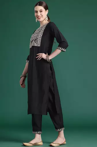 Yoke design zari liva kurta with trousers & dupatta