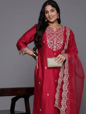 Plus size ethnic motifs embroidered sequinned liva kurta with trousers & dupatta 2