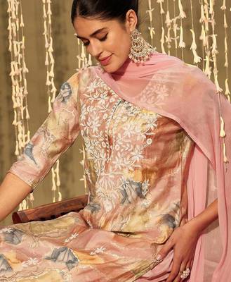 Floral embroidered round neck thread work straight kurta with trousers & dupatta 2