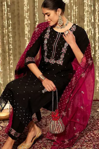 Floral embroidered regular thread work kurta with trousers & dupatta