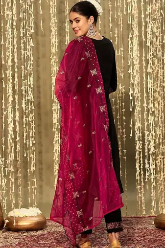 Floral embroidered regular thread work kurta with trousers & dupatta