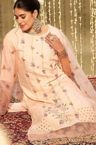 Floral embroidered regular thread work kurta with trousers & dupatta
