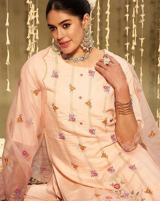 Floral embroidered thread work kurta with trousers & dupatta 2