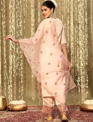 Floral embroidered thread work kurta with trousers & dupatta 5