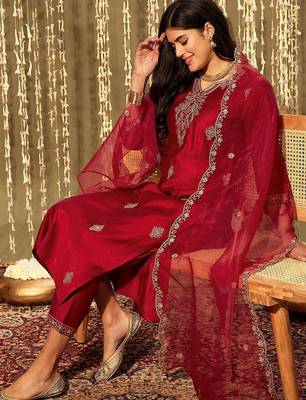 Ethnic motifs embroidered thread work kurta with trousers & dupatta 1