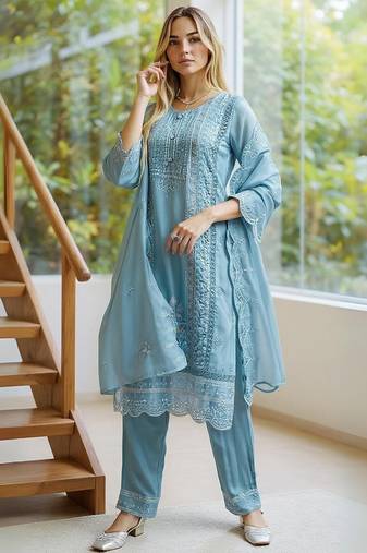 Ethnic motifs embroidered thread work kurta with trousers & dupatta