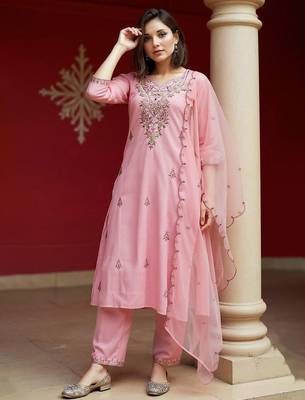 Embroidered sequinned straight kurta with trousers & dupatta 1