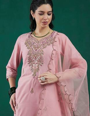 Embroidered sequinned straight kurta with trousers & dupatta 5