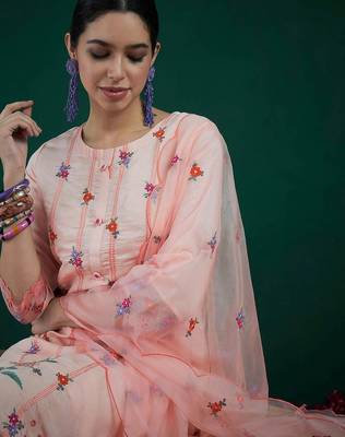 Floral embroidered thread work kurta with trousers & dupatta 2