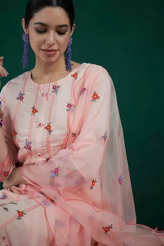 Floral embroidered regular thread work kurta with trousers & dupatta