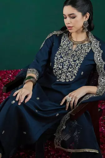 Floral embroidered regular thread work liva kurta with trousers & dupatta