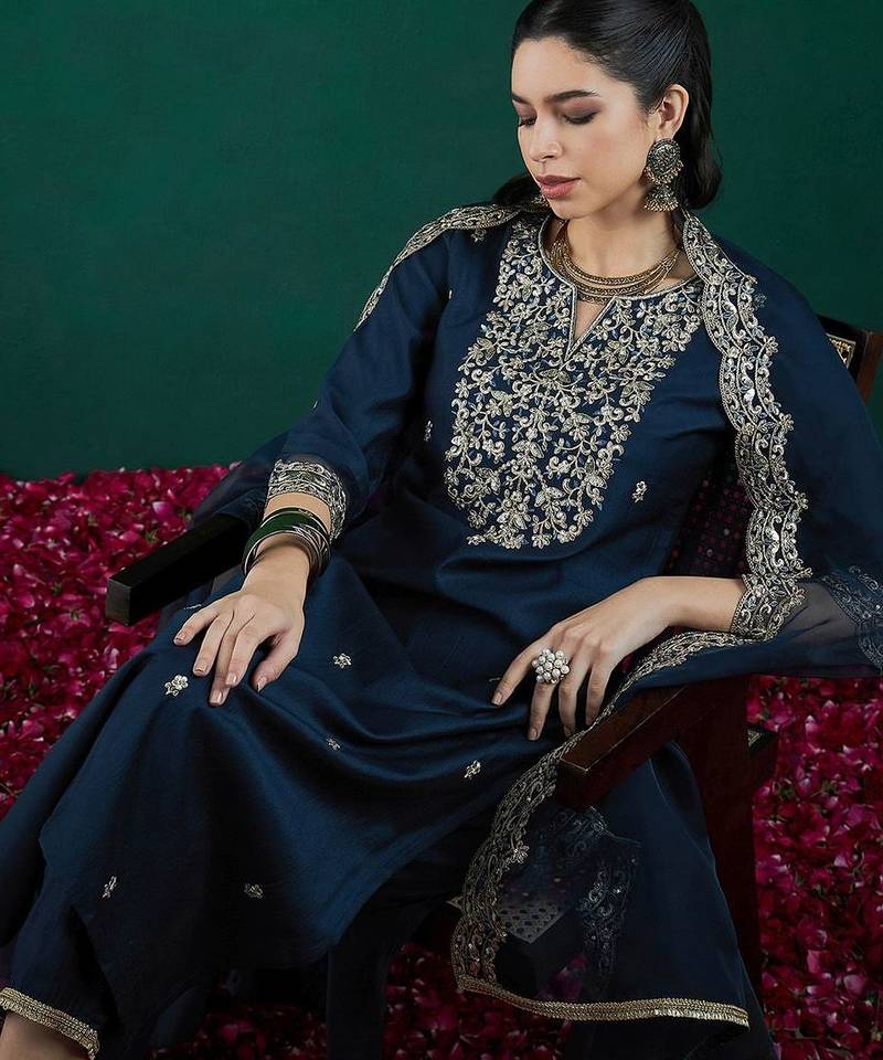 Floral embroidered regular thread work liva kurta with trousers & dupatta