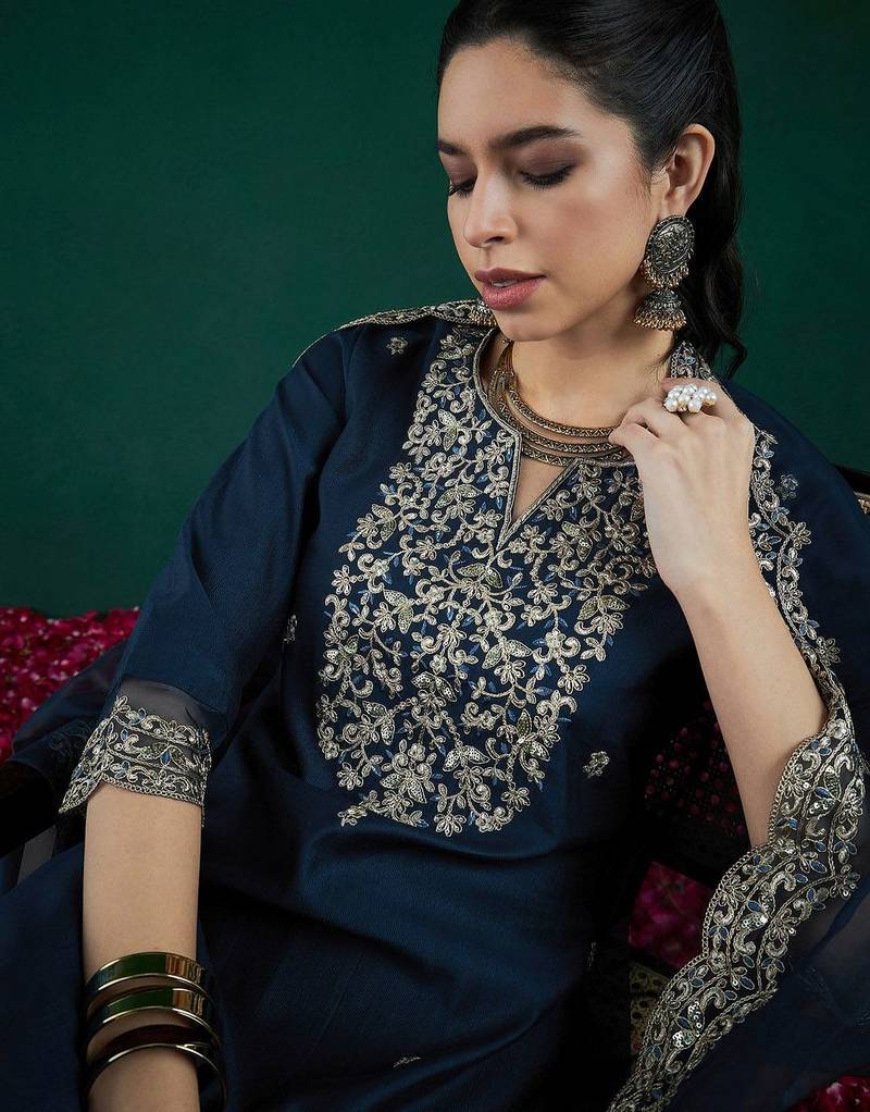 Floral embroidered regular thread work liva kurta with trousers & dupatta