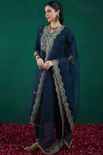 Floral embroidered regular thread work liva kurta with trousers & dupatta