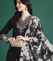 Ethnic motifs embroidered thread work kurta with salwar & with dupatta