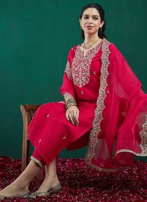 Floral embroidered liva zari kurta with trousers & dupatta 2