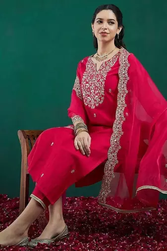 Floral embroidered regular liva zari kurta with trousers & dupatta
